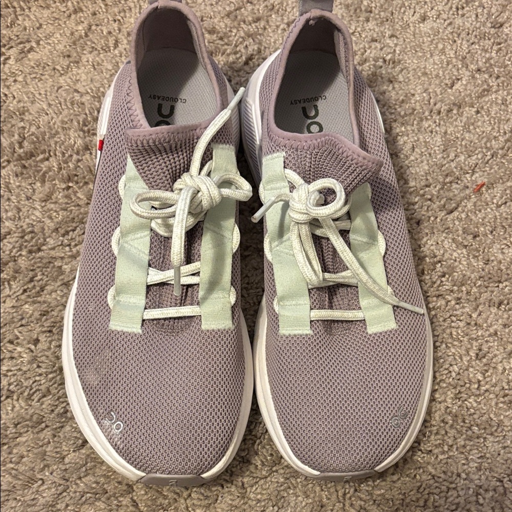 On Running Cloudflow Women’s Lace-Up Sneakers in Dusty Mauve / Cream Womens 10.5